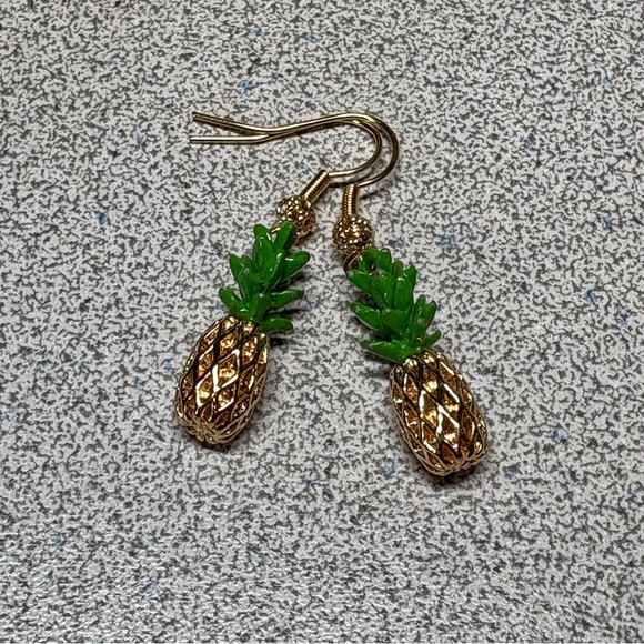 🍍Adorable Gold and green Women's pineapple earrings - Picture 4 of 5